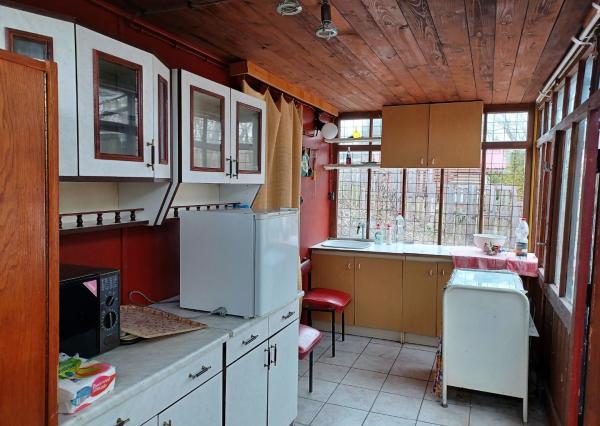 Chatka pri termálnom kúpalisku Santovka.