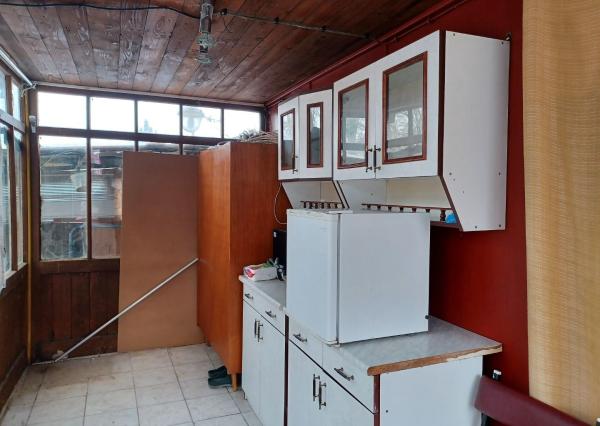 Chatka pri termálnom kúpalisku Santovka.