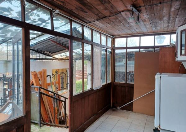 Chatka pri termálnom kúpalisku Santovka.