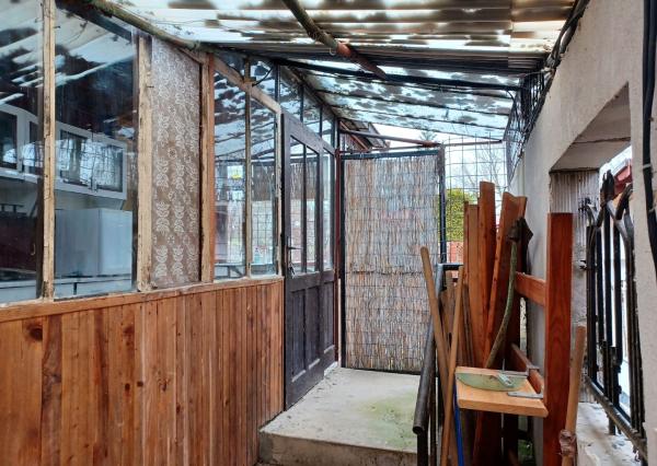 Chatka pri termálnom kúpalisku Santovka.