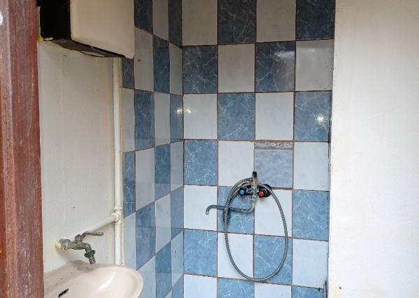 Chatka pri termálnom kúpalisku Santovka.