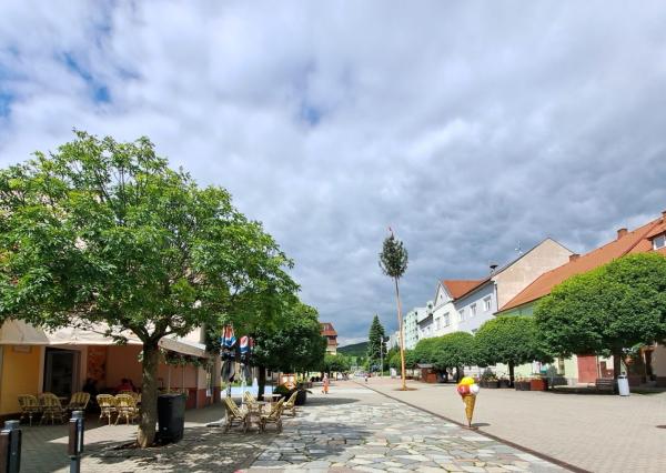 Dom na námestí. Bývanie a podnikanie v jednom.