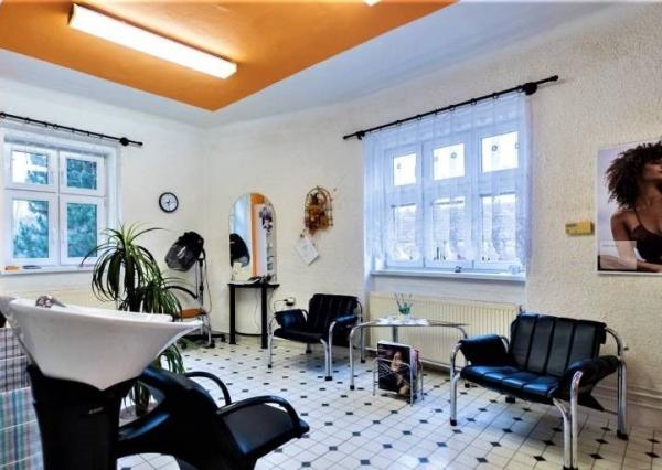 Dom na námestí. Bývanie a podnikanie v jednom.