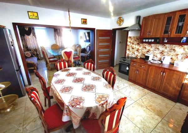 Znížená cena. Zrekonštruovaný rodinný dom vo Veľkých Kostoľanoch