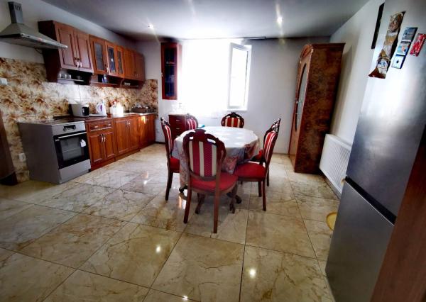 Znížená cena. Zrekonštruovaný rodinný dom vo Veľkých Kostoľanoch