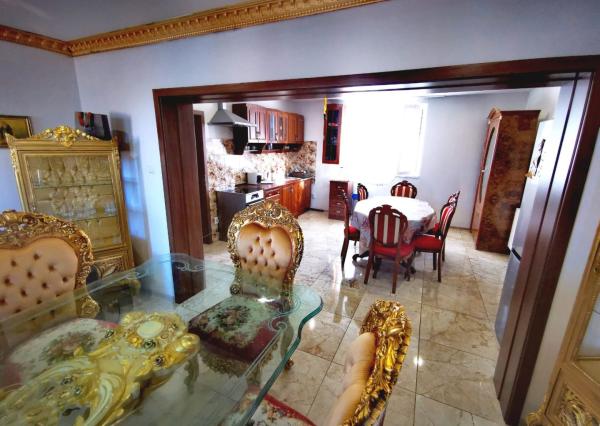 Znížená cena. Zrekonštruovaný rodinný dom vo Veľkých Kostoľanoch