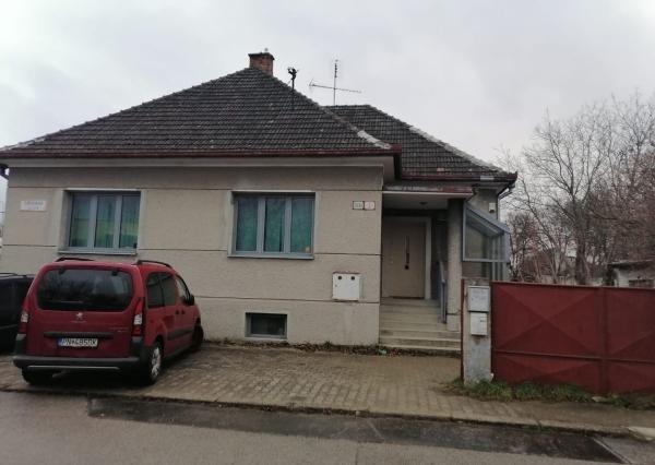 Rodinný dom vhodný na podnikateľské účely.