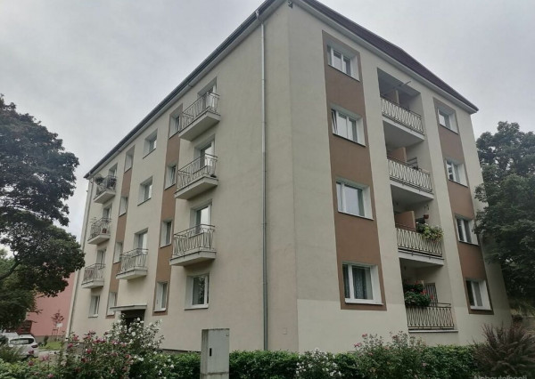 Na predaj priestranný slnečný 3-izbový byt na Krajinskej ulici