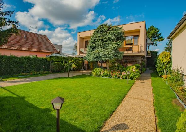 Peknučký zrekonštruovaný dom s veľkou úžitkovou záhradou