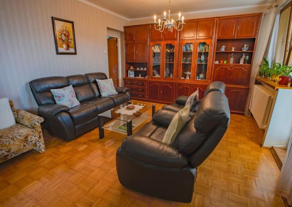 Peknučký zrekonštruovaný dom s veľkou úžitkovou záhradou