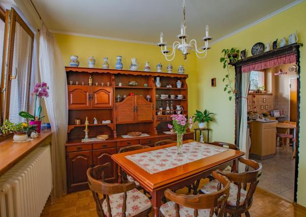 Peknučký zrekonštruovaný dom s veľkou úžitkovou záhradou