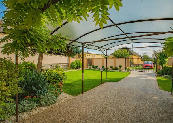 Peknučký zrekonštruovaný dom s veľkou úžitkovou záhradou