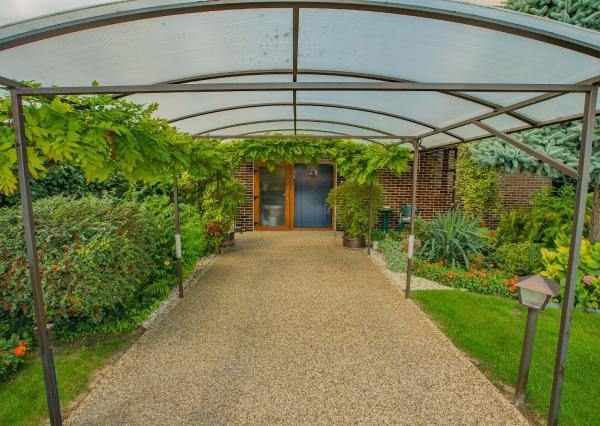 Peknučký zrekonštruovaný dom s veľkou úžitkovou záhradou