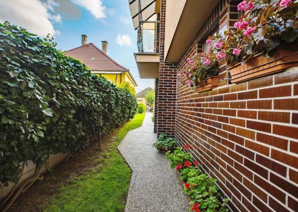 Peknučký zrekonštruovaný dom s veľkou úžitkovou záhradou