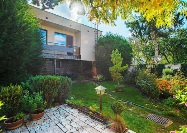 Peknučký zrekonštruovaný dom s veľkou úžitkovou záhradou