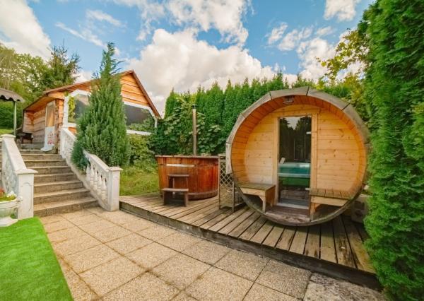 VÝRAZNÁ ZĽAVA! Očarujúci penzión s reštauráciou, bazénom, welness a ihriskom