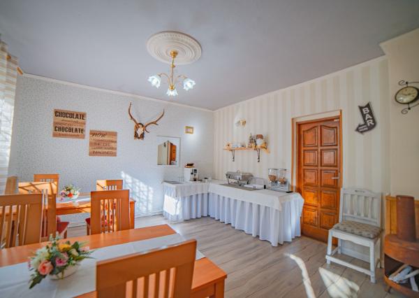 VÝRAZNÁ ZĽAVA! Očarujúci penzión s reštauráciou, bazénom, welness a ihriskom