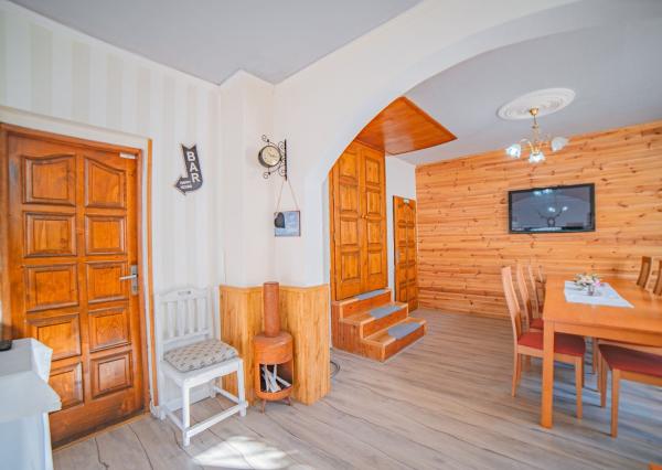 VÝRAZNÁ ZĽAVA! Očarujúci penzión s reštauráciou, bazénom, welness a ihriskom