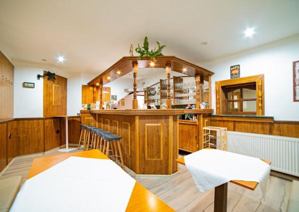 VÝRAZNÁ ZĽAVA! Očarujúci penzión s reštauráciou, bazénom, welness a ihriskom