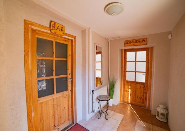 VÝRAZNÁ ZĽAVA! Očarujúci penzión s reštauráciou, bazénom, welness a ihriskom