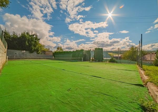 VÝRAZNÁ ZĽAVA! Očarujúci penzión s reštauráciou, bazénom, welness a ihriskom