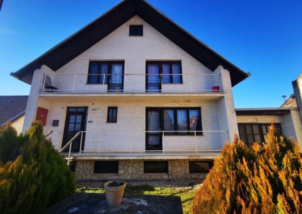 Priestranný 3-podlažný rodinný dom, pozemok 3544 m2