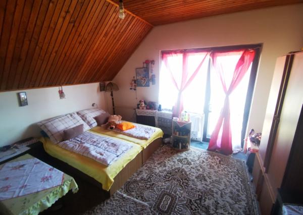 Priestranný 3-podlažný rodinný dom, pozemok 3544 m2