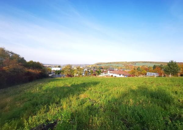 Na predaj slnečný stavebný pozemok v Sokolovciach
