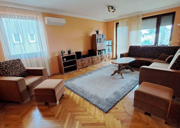 REZERVOVANÉ! Dvojgeneračný dom na PREDAJ