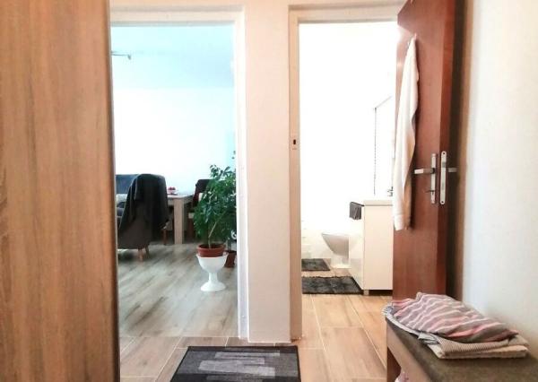 ZNÍŽENÉ !!! PEKNÝ 2 IZBOVÝ BYT - PO REKONŠTRUKCIÍ