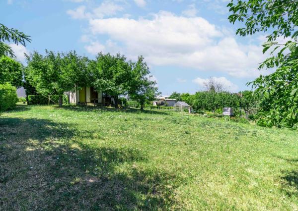 ZNÍŽENÁ CENA - EXKLUZÍVNE: Záhrada s murovanou chatkou – Špačince, Dolný mlyn – len 5 minút od Trnavy!