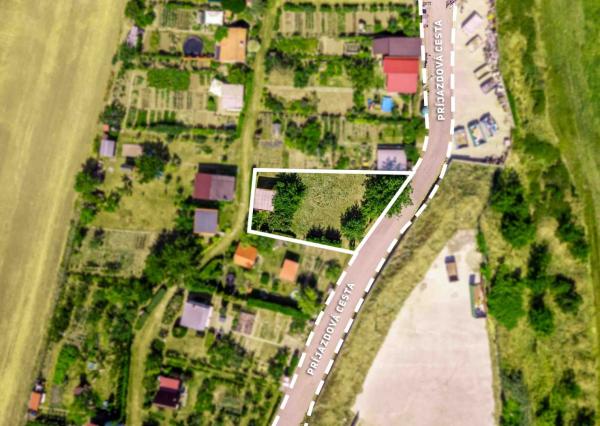 ZNÍŽENÁ CENA - EXKLUZÍVNE: Záhrada s murovanou chatkou – Špačince, Dolný mlyn – len 5 minút od Trnavy!