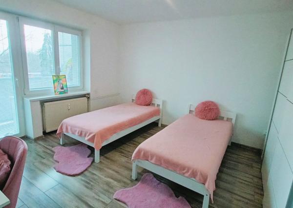 Znížená cena! Priestranný 3 izbový byt so záhradou