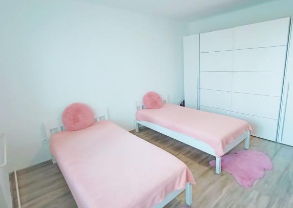 Znížená cena! Priestranný 3 izbový byt so záhradou