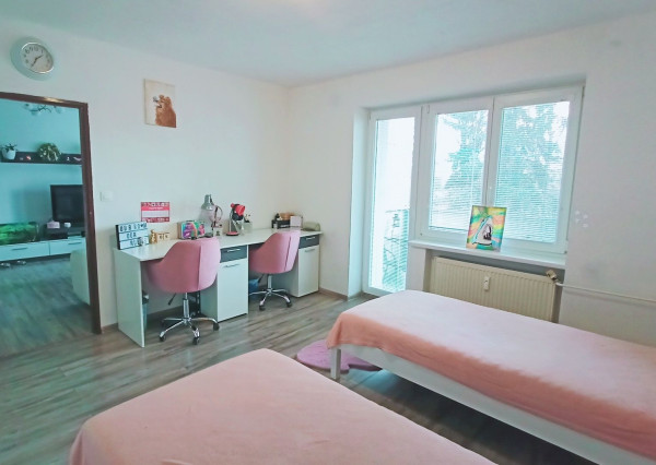 Znížená cena! Priestranný 3 izbový byt so záhradou