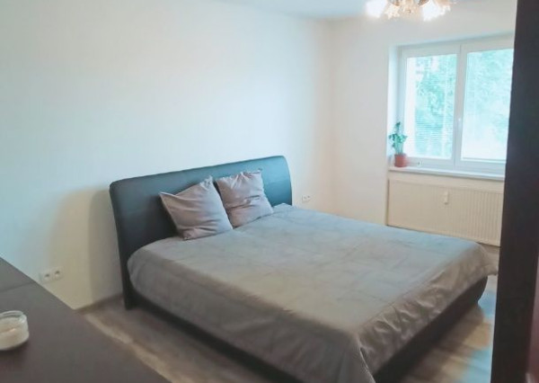 Znížená cena! Priestranný 3 izbový byt so záhradou