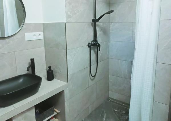 Znížená cena! Priestranný 3 izbový byt so záhradou