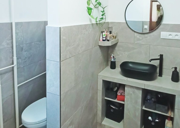 Znížená cena! Priestranný 3 izbový byt so záhradou