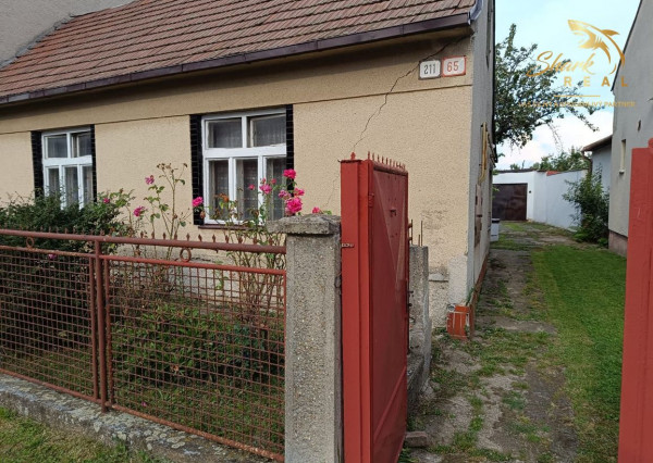 Starší dom s veľkým pozemkom na predaj