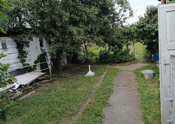 Starší dom s veľkým pozemkom na predaj