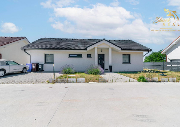 Exkluzívna Novostavba s Pozemkom v Obci Veselé