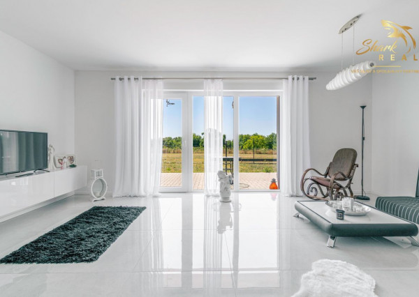 Exkluzívna Novostavba s Pozemkom v Obci Veselé