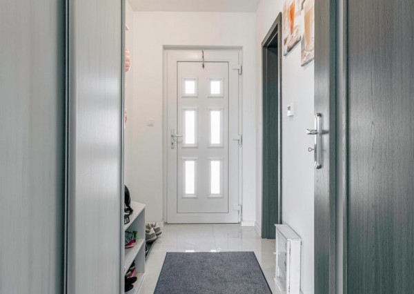 Exkluzívna Novostavba s Pozemkom v Obci Veselé