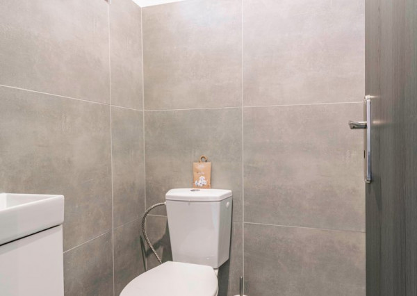 Exkluzívna Novostavba s Pozemkom v Obci Veselé