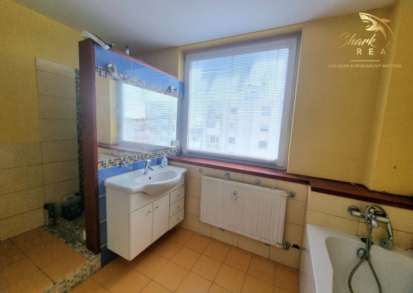 ZNÍŽENA CENA !!! Slnečný 3-izbový byt IDEÁLNY PRE RODINU!