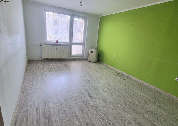 ZNÍŽENA CENA !!! Slnečný 3-izbový byt IDEÁLNY PRE RODINU!