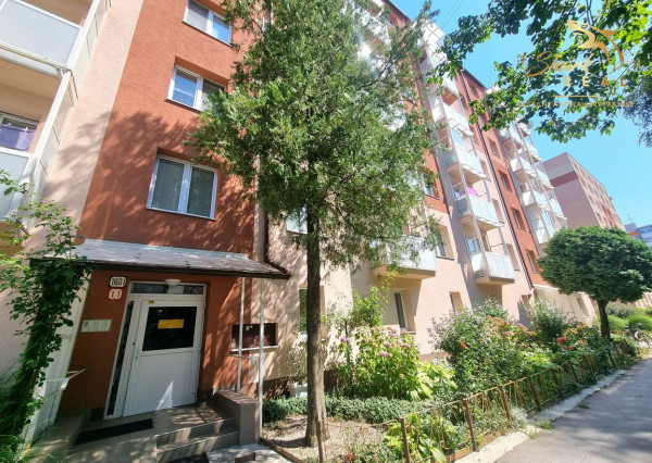 ZNÍŽENA CENA!!!Slnečný 2,5 izbový byt s krásnym výhľadom – okamžité nasťahovanie!!!