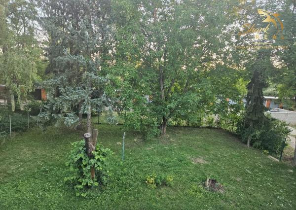 Znížená cena! Priestranný 3 izbový byt so záhradou