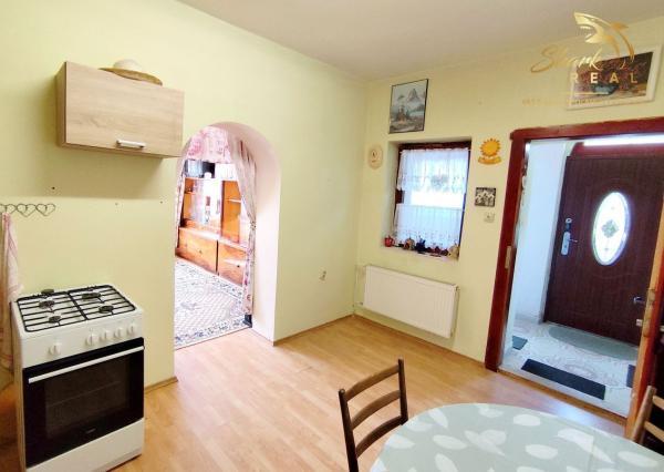 Exkluzívne- Útulný dom s nádhernou záhradou v krásnej prírode