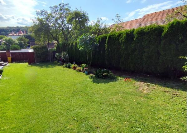 Exkluzívne- Útulný dom s nádhernou záhradou v krásnej prírode